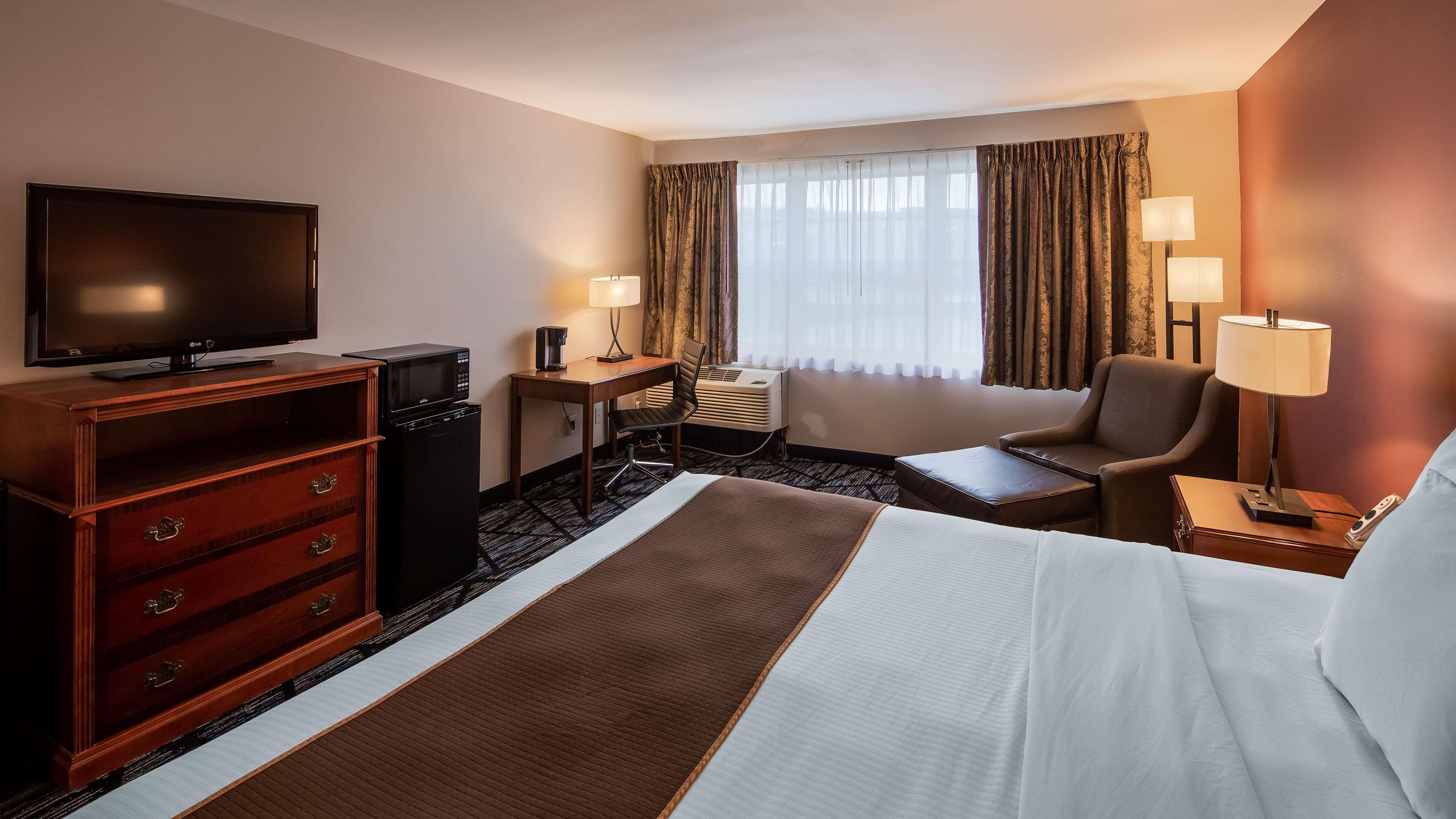 Surestay Plus Hotel By Best Western Обърн Екстериор снимка
